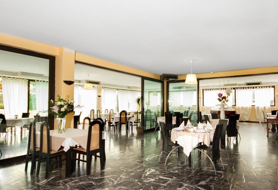 Hotel Olympic Kosher Holidays Sirmione Exterior foto
